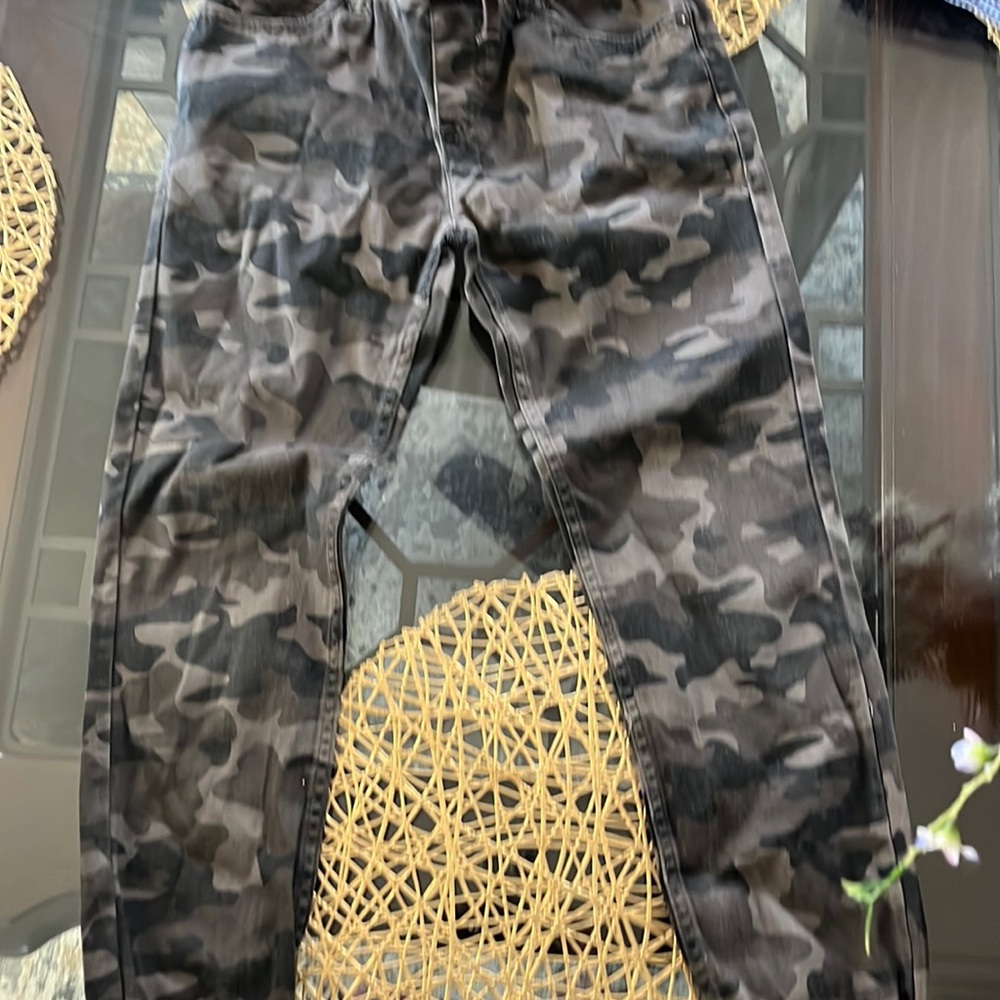 Levi jogger camouflage; boys size 12